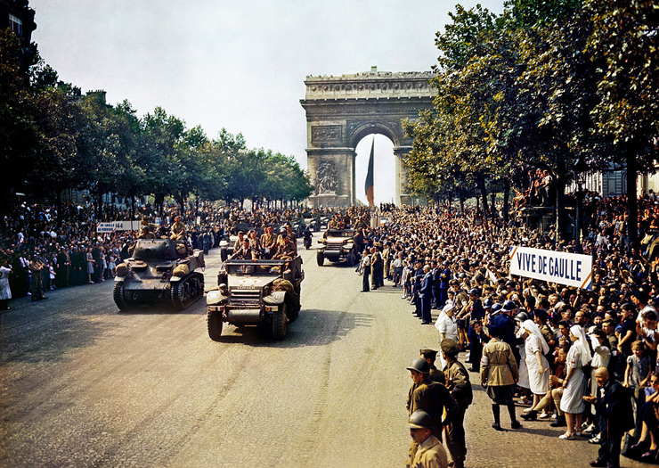 Desfile após a libertação de Paris