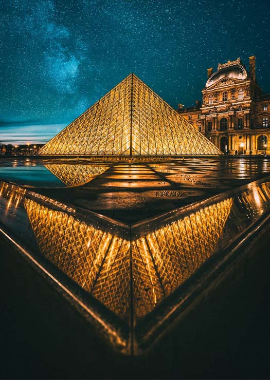 Louvre à noite