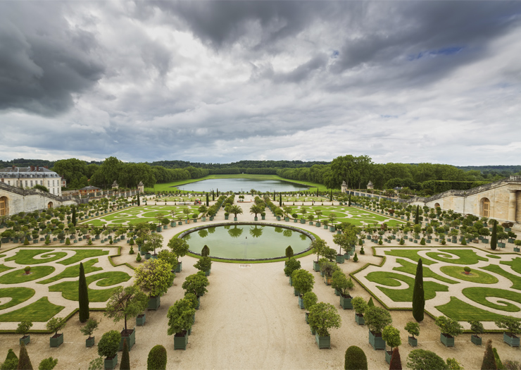Enormes jardins verdes no Palácio