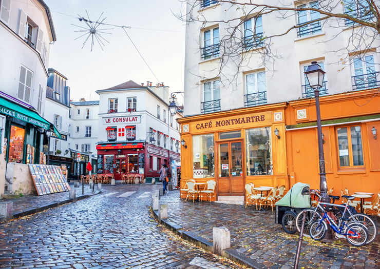Rua típica do bairro Montmartre