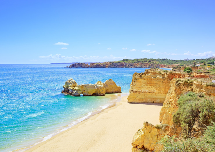 Praia na região de Algarve, Portugal