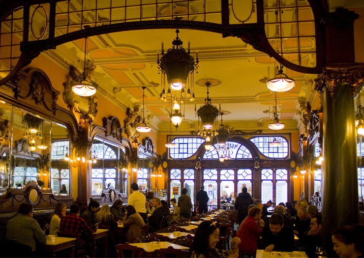 Interior do Café Majestic em Porto