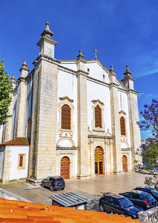 Frente da Catedral de Leiria