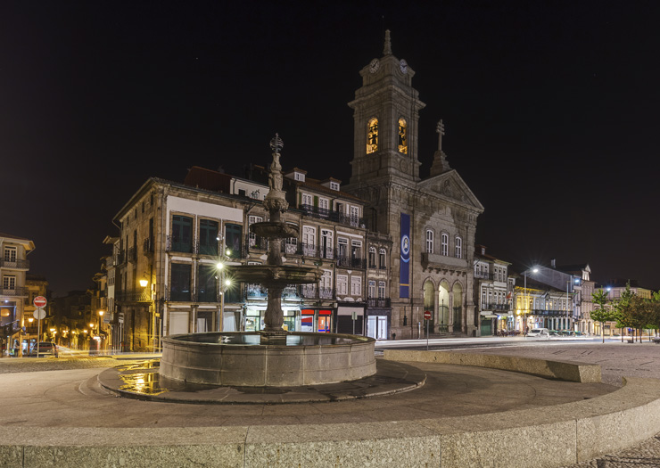 Cidade de Guimarães à noite