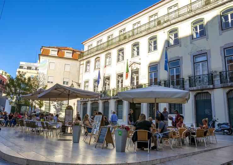 Bairro alto com bares em Lisboa