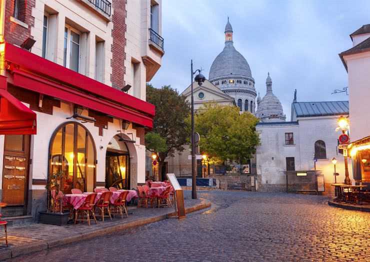 Rua no bairro Montmartre