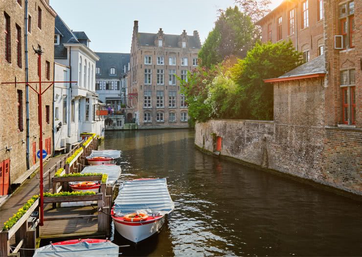 Barcos pelos canais de Bruges