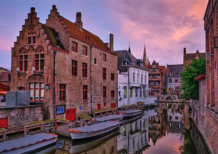 Cidade de Bruges ao pôr-do-dol