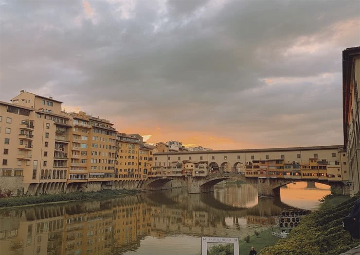 Vista da ponte Vecchio ao pôr-do-sol